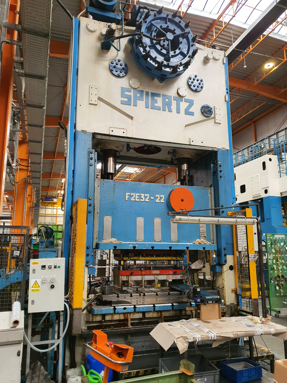 Spiertz 320 t hydraulic press PR2486, used
