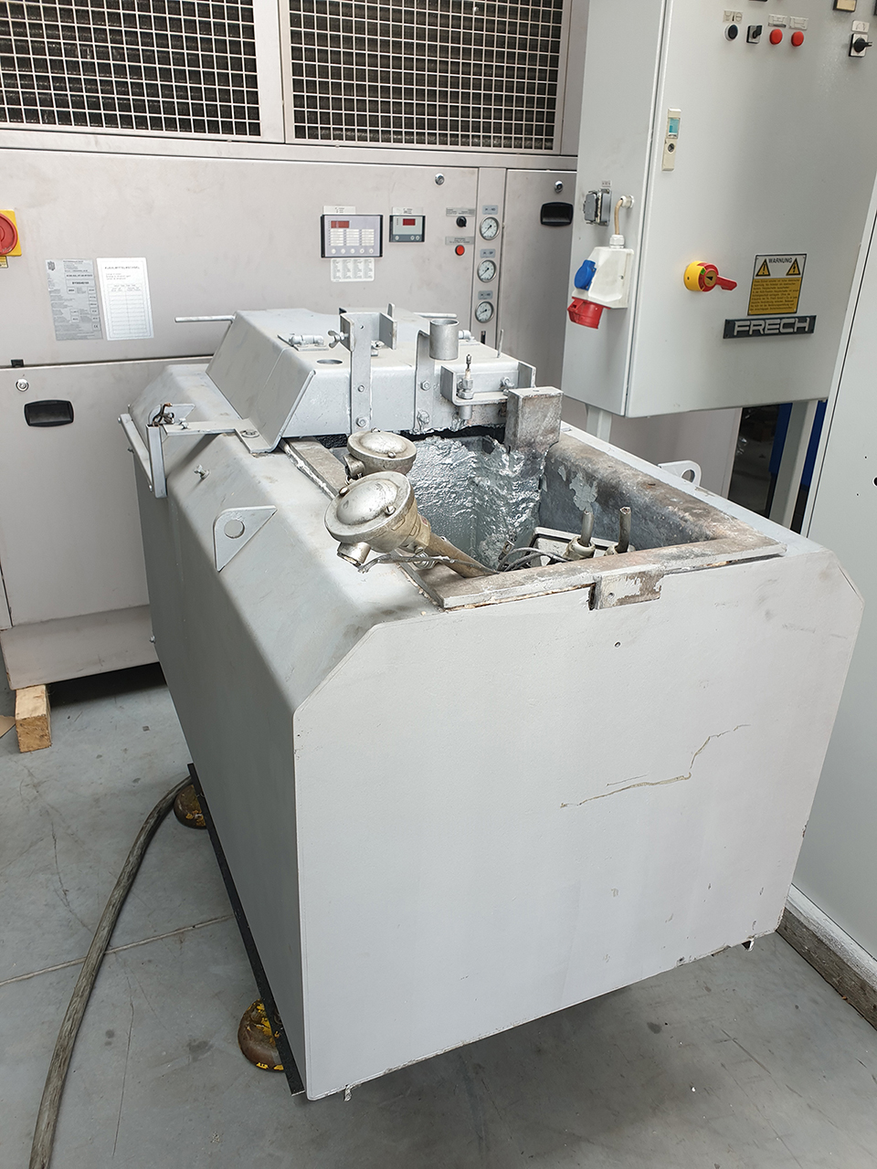 Reconditionnement de la machine de coulée sous pression à chambre chaude Frech DAW 80