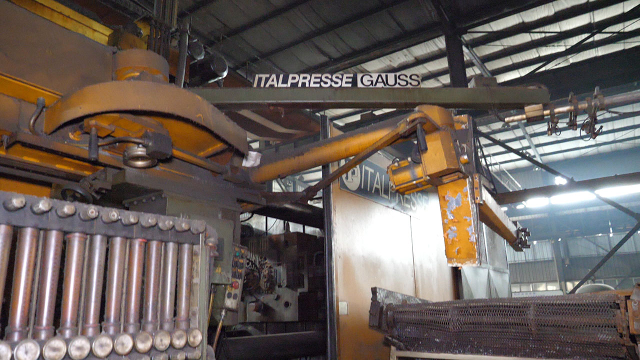 Italpresse IP 1350 SC cold chamber die casting machine KK1442, used