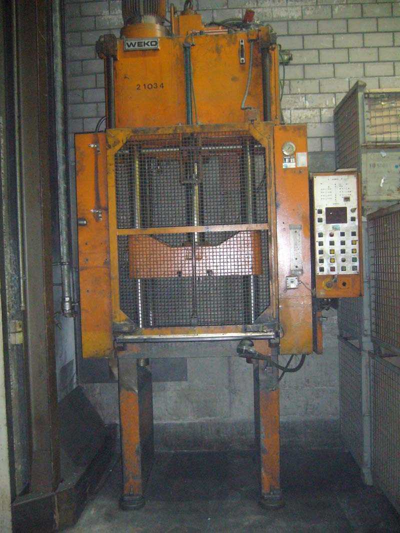 Weko WE 680-4-30 Trimming press, used