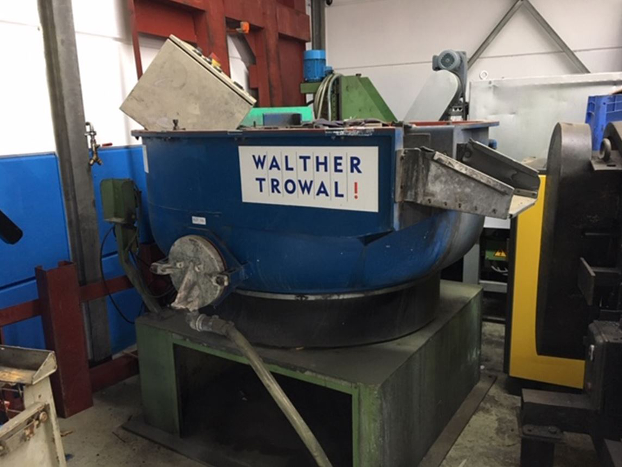 Walter Trowal S7 1 máquina de acabado vibratoria rotativa GA2229, usada