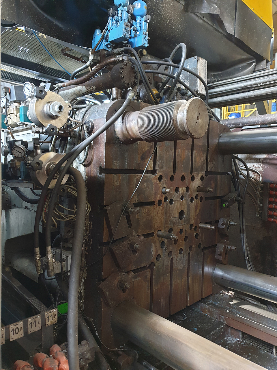 LK Machinery CDCM 800 SQ machine de coulée sous pression à chambre froide KK1638, utilisée