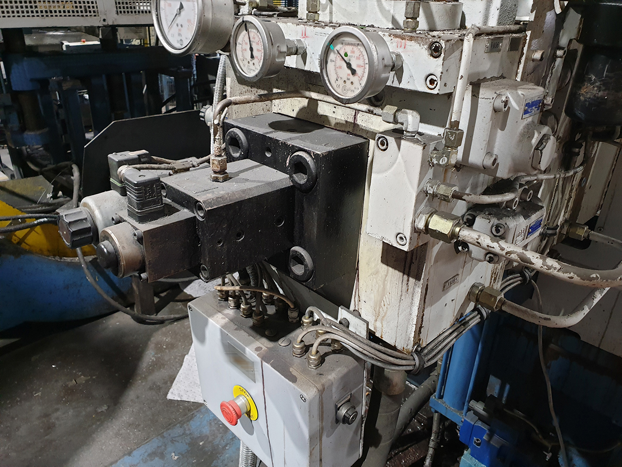 LK Machinery CDCM 800 SQ cold chamber die casting machine KK1507, used